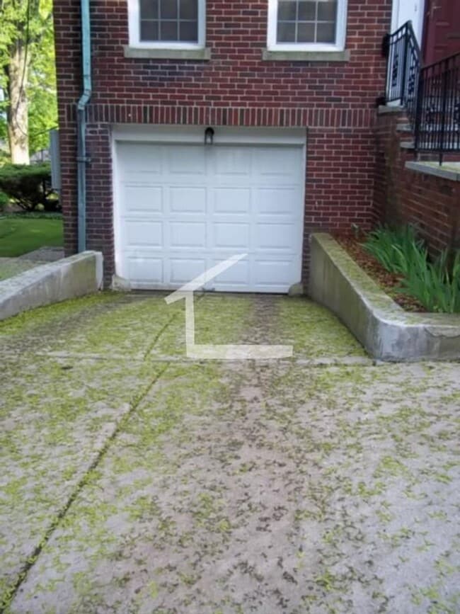 Building Photo - Single-Family House, Garage Parking, Central Heat/AC, In-Unit Washer and Dryer