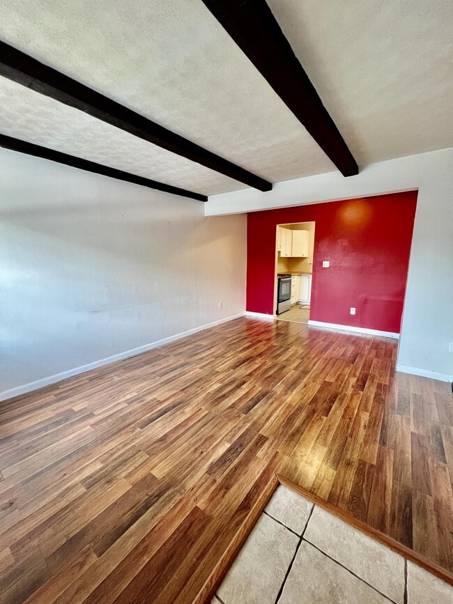 Building Photo - 10 Dorsey Ln