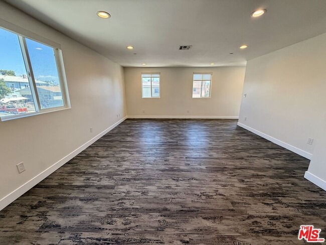 Building Photo - 3753 Woodlawn Ave