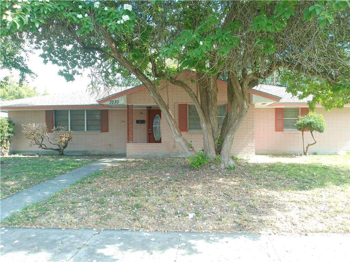Primary Photo - 3230 Casa De Palmas Dr