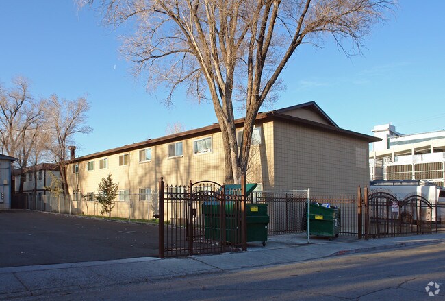 Building Photo - 310 Maine St