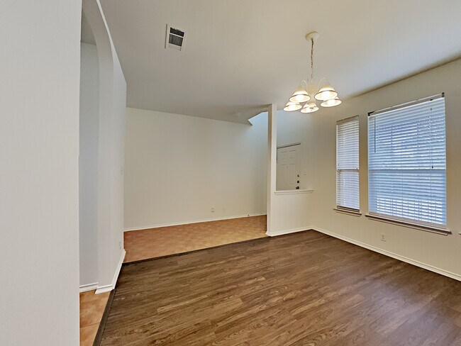 Building Photo - 2915 Encino River