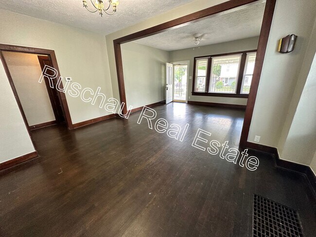 Foto del edificio - Spacious 4 bedroom home