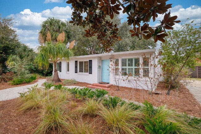 Building Photo - 413 E Miller St