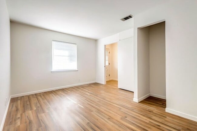 Building Photo - 524 N Woods St