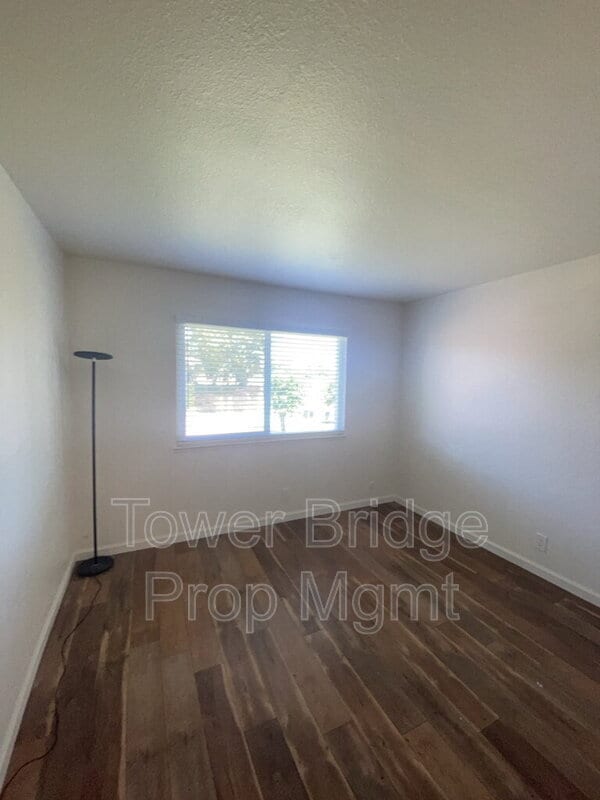 Building Photo - 9098 Piñata Way