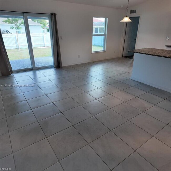 Foto del edificio - 2817 NW 21st Ave