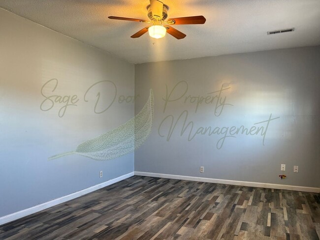 Building Photo - 119 NE State Hwy E