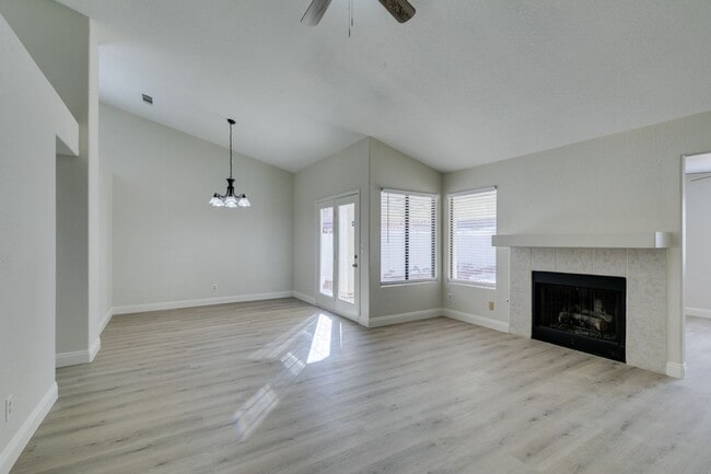 Building Photo - Lovely 1 story home near Warm Springs and Green Valley Pkwy with LARGE backyard!