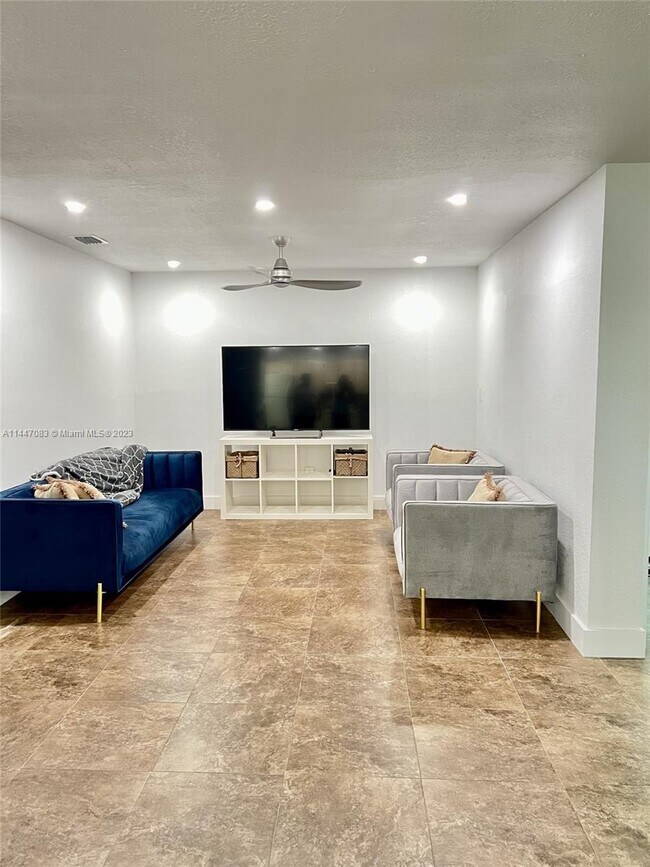 Foto del edificio - 1236 N Hiatus Rd