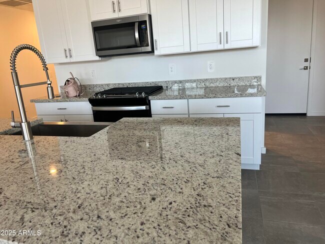 Foto del edificio - 17351 W Msn Ln
