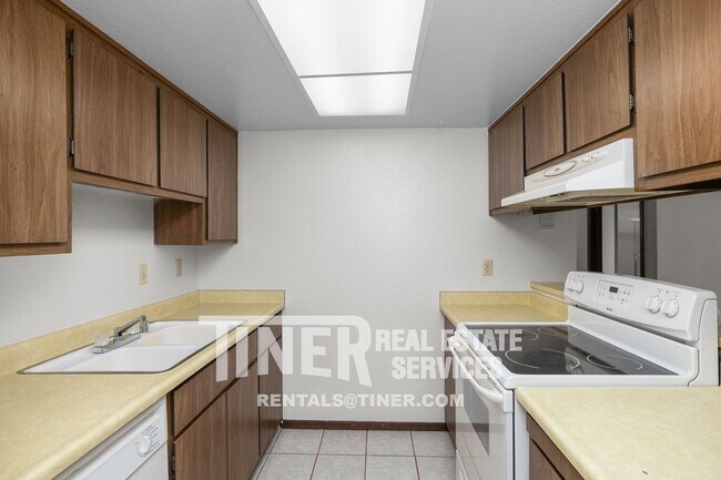 Foto del edificio - 5913 Merrywood Dr