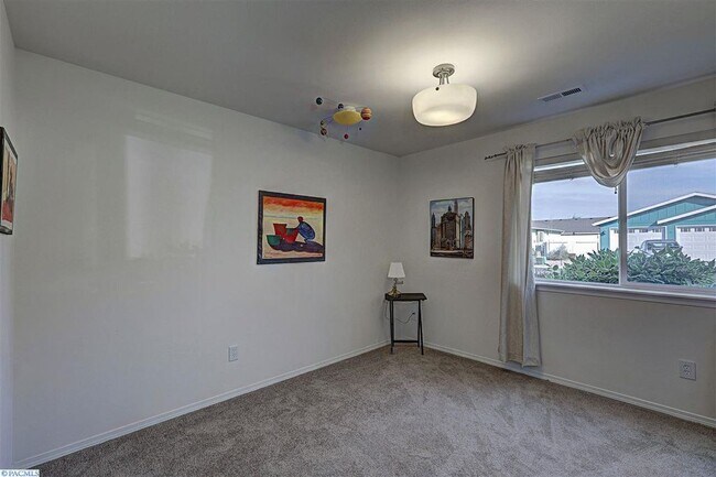 Guest bedroom 2 - 531 Smoketree pl