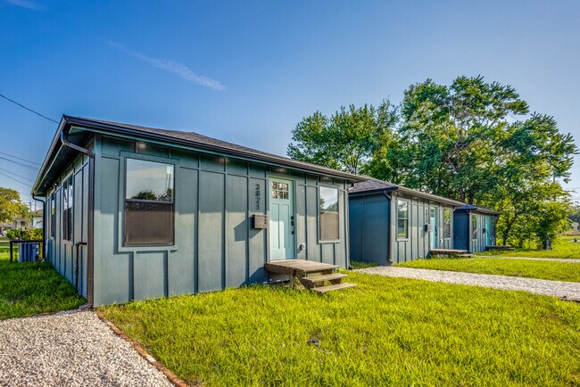 Building Photo - 3821 Redbud St