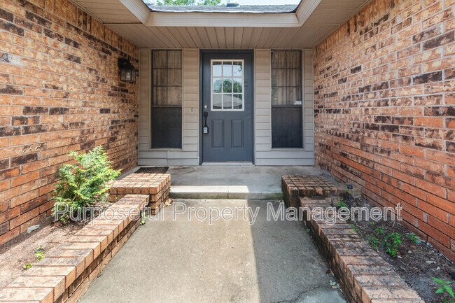 Building Photo - 9204 Aaron Dr