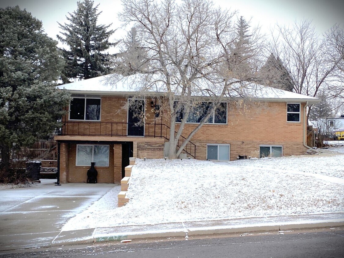 Primary Photo - 2762 Spruce Dr.