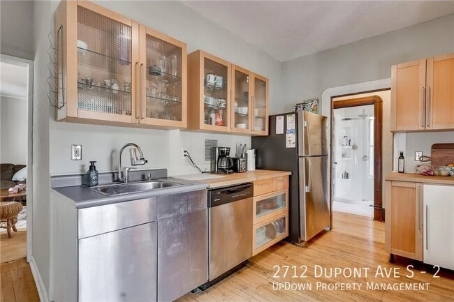 Building Photo - 2712 Dupont Ave S