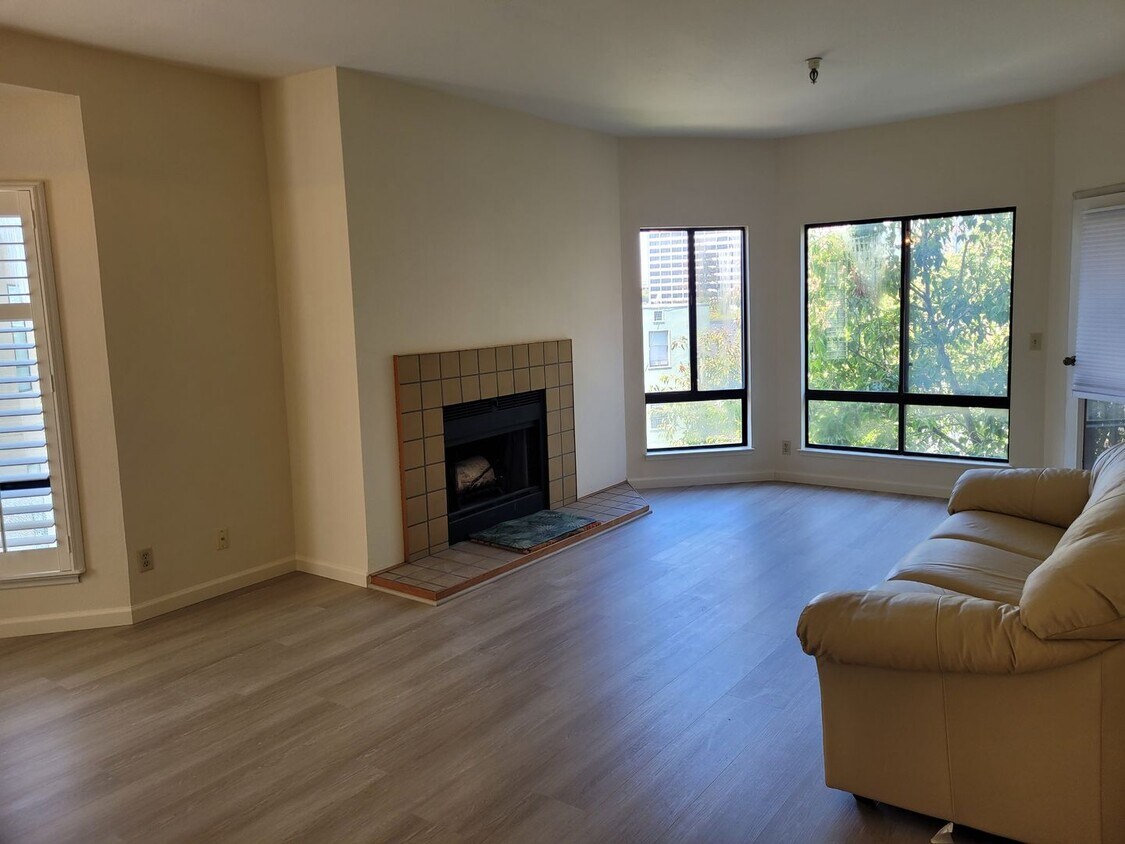 Primary Photo - Lake Merritt Condo