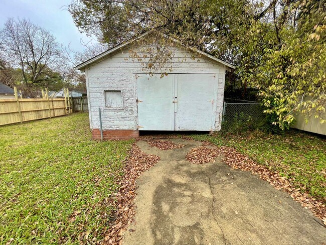 Building Photo - Cute 2 Bed 1 Bathroom Home in Greensboro