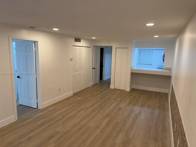 Foto del edificio - 20520 NW 15th Ave