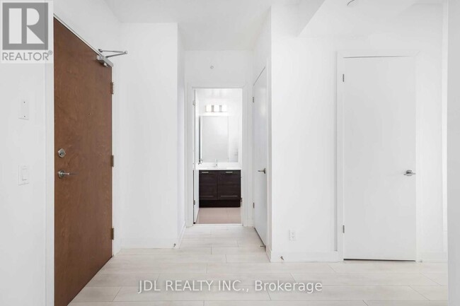 Building Photo - 2212 Lake Shore Blvd W