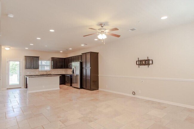 Building Photo - 636 Lookout Tree Ln