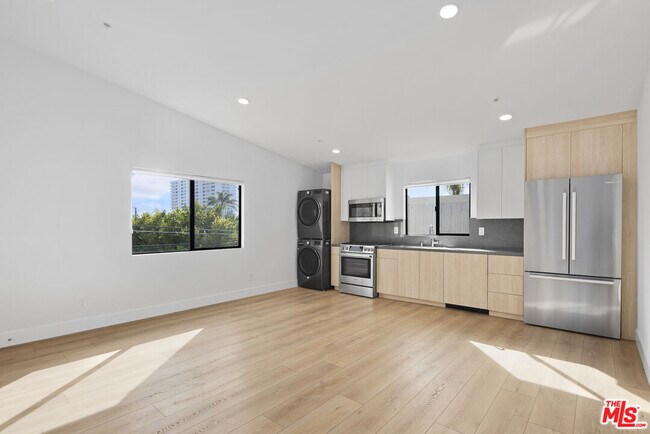 Building Photo - 2918 3rd St