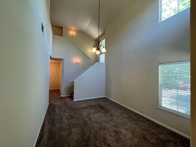 Foto del edificio - 3-bedroom two story in Oakdale!