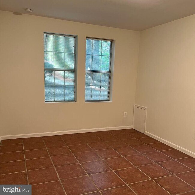 Foto del edificio - 1741 N Troy St