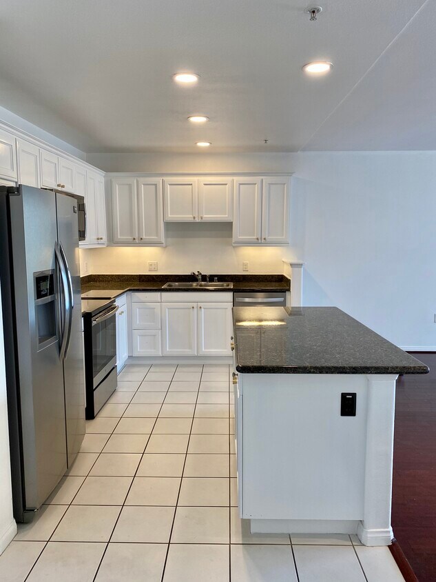 Foto principal - 3740 Santa Rosalia Dr