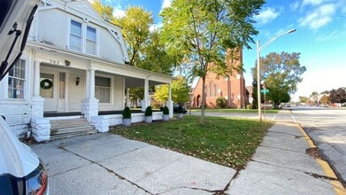 Building Photo - 302 E Lincoln Ave