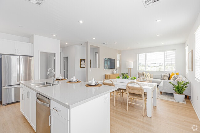 3BR, 3BA - 1,552SF - Kitchen - Axis at Millenia