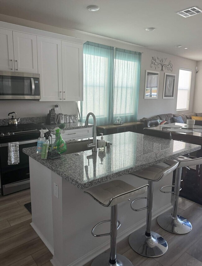 Foto del edificio - 211 N Vincent Ave