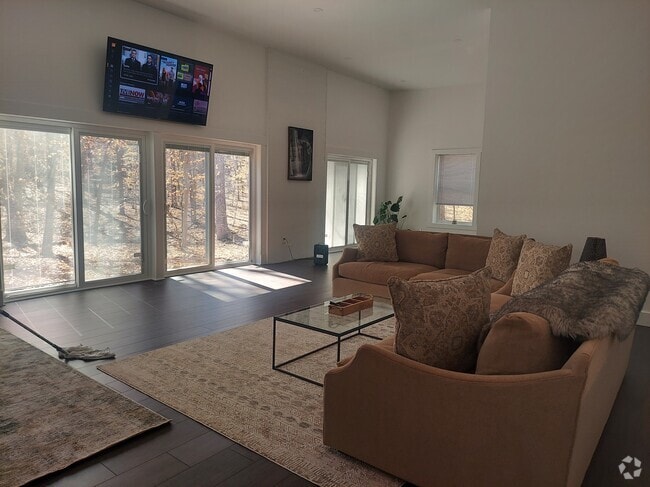 Living room - 126 Lakeland Rd