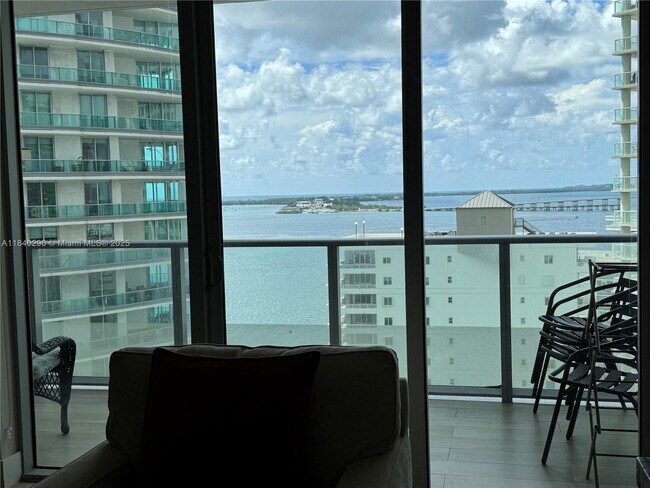 Foto del edificio - 1300 Brickell Bay Dr