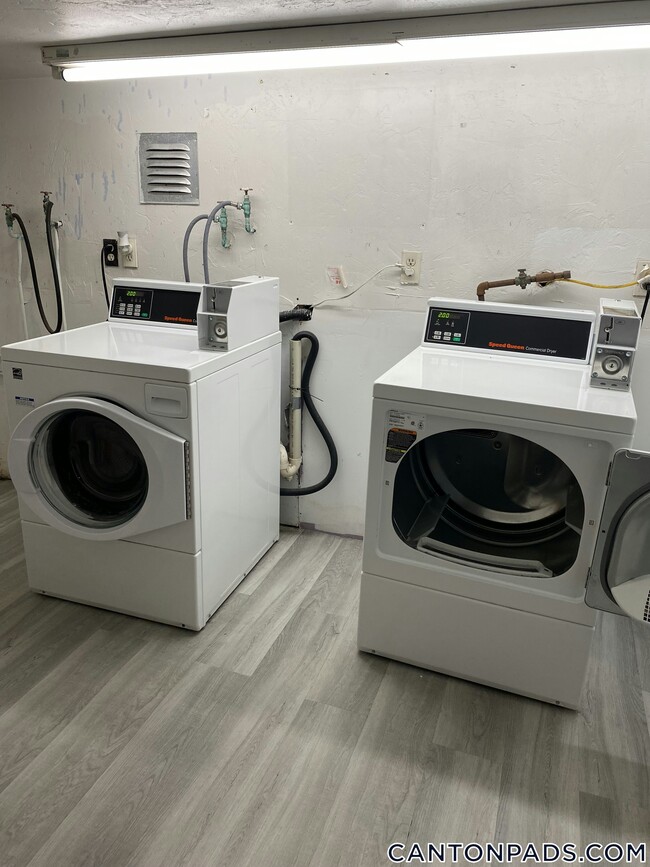 Building Photo - 33 Rockland St