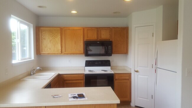Building Photo - 329 Bonanza Dr