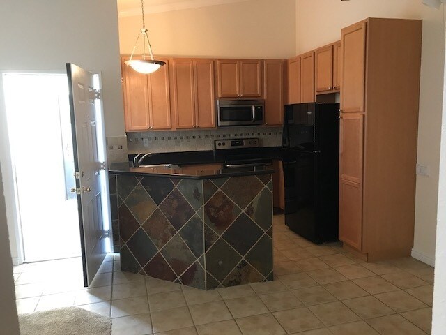 Building Photo - 78650 Ave 42