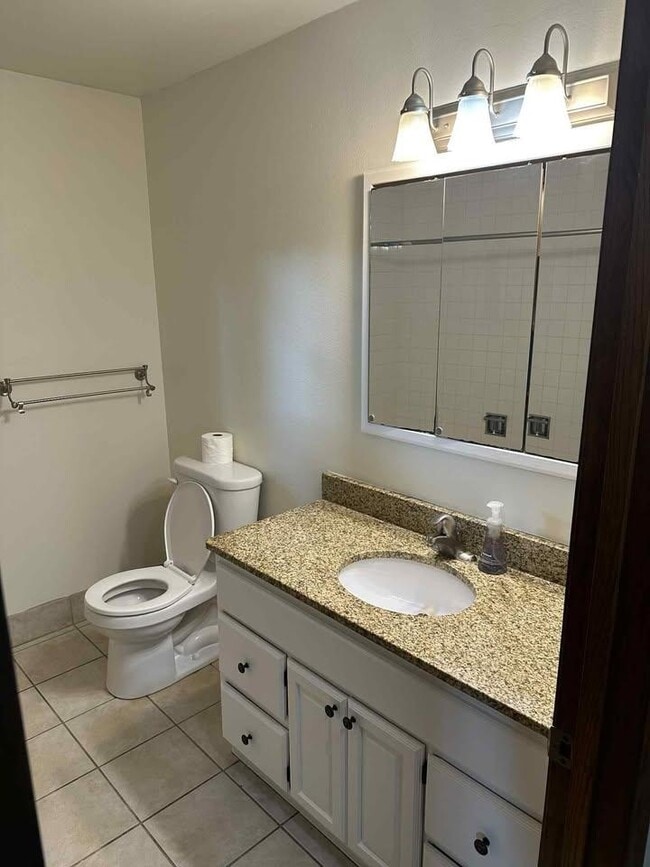 Building Photo - 5314 N Cook St