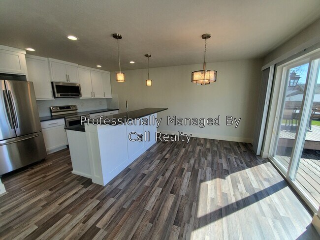 Building Photo - 823 Johnson Ct