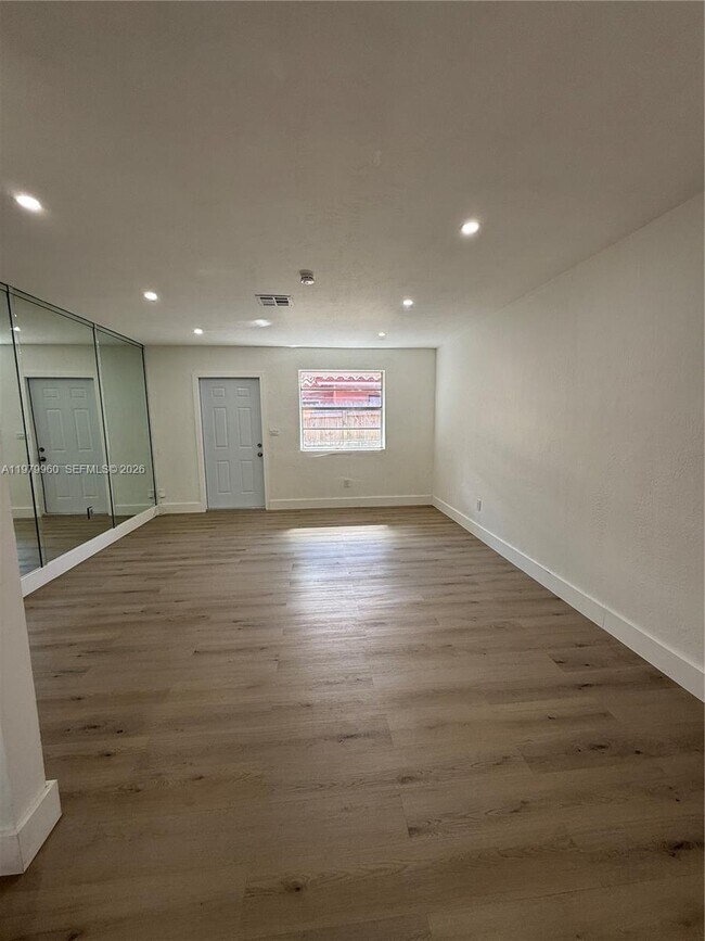 Building Photo - 3610 SW 25th Ter