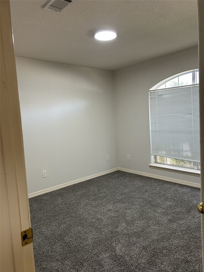 Foto del edificio - 1006 N Magnolia Dale Dr