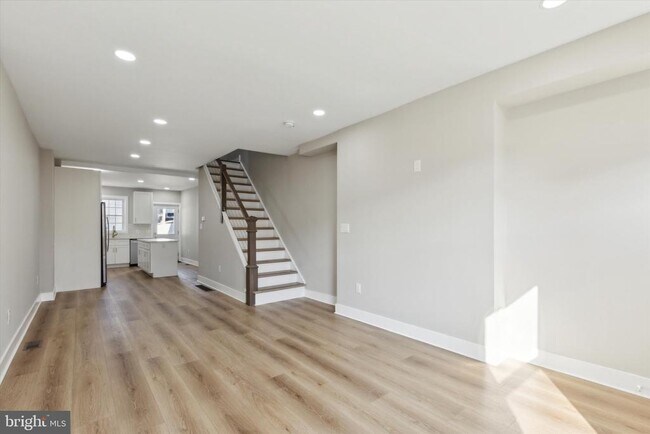 Foto del edificio - 247 E 6th Ave