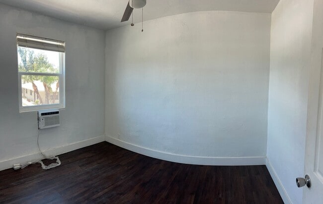 Building Photo - 1 Bed/1 Bath Apartment with all utilities ...