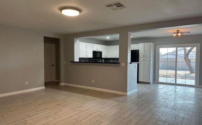 Building Photo - 1401 S 228th Ln