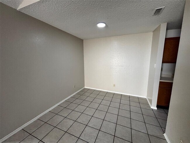 Building Photo - 16337 Edgemere Dr