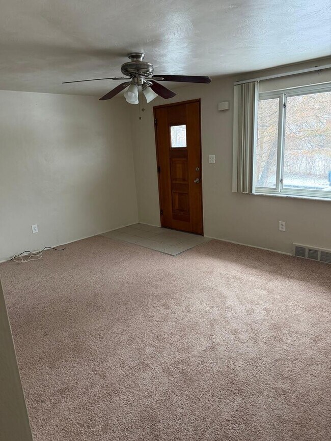 Building Photo - Newly Renovated 3BD 1 1/2BA house in Penn Hills!