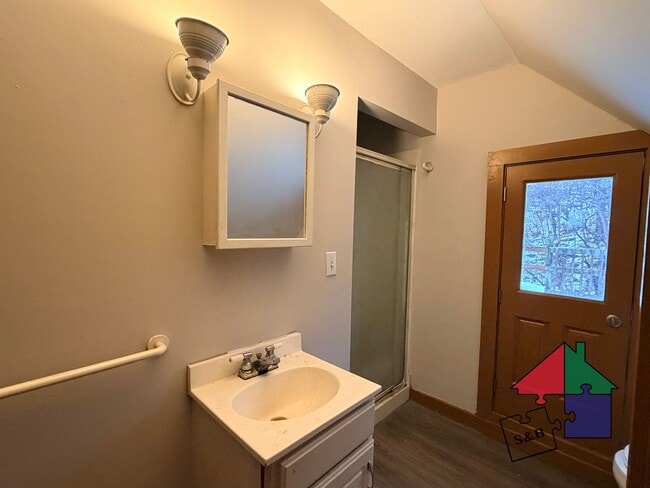 Building Photo - 22 Hubbard St