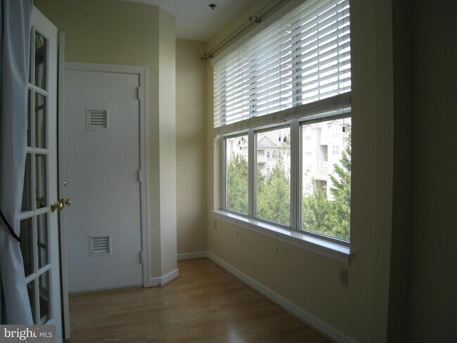 Building Photo - 1641 International Dr