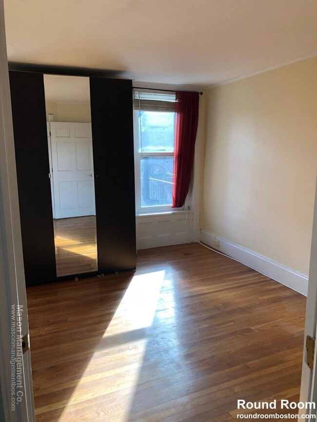 Building Photo - Brookline 2 Bed available September 1st - ...